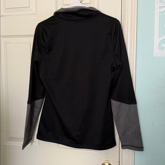 The North Face Women’s Quarter Zip - Picture 3 of 3